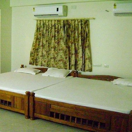 Metro Altis Lodge Erode Kültér fotó