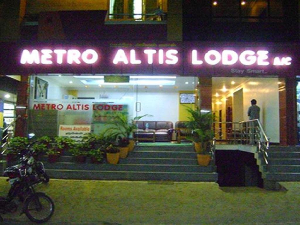 Metro Altis Lodge Erode Kültér fotó